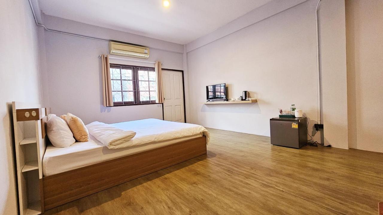 Kaneang Apartment-กันเองอพาร์ทเมนท์ Praia de Jomtien Exterior foto